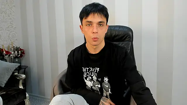 ClarkBev élő XXX-chatje