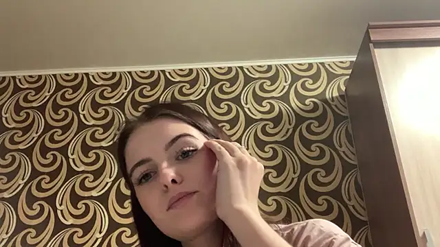 KikiAmino Chat XXX in diretta