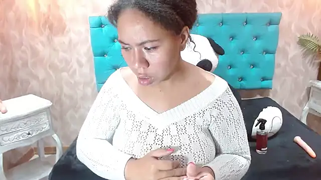 KeniaLovex élő XXX-chatje