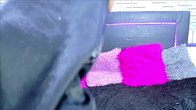 SeraphynLuxora Adlı Modelin Canlı XXX Sohbeti