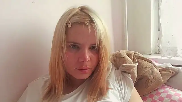 Pokazy przed kamerką – HornyElena