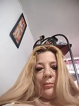 Chat +18 de karlaanqui1 ao vivo