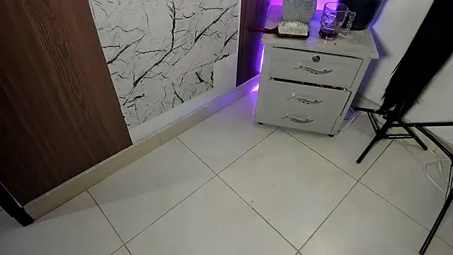 miaah_kaliffa Show in webcam