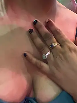 HOTTY-TINAn Webbikameraesitys