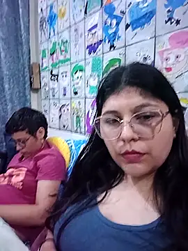 Show modela AddisonAndCouple na web-kameri