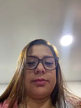 Pretty__Milf Chat XXX live