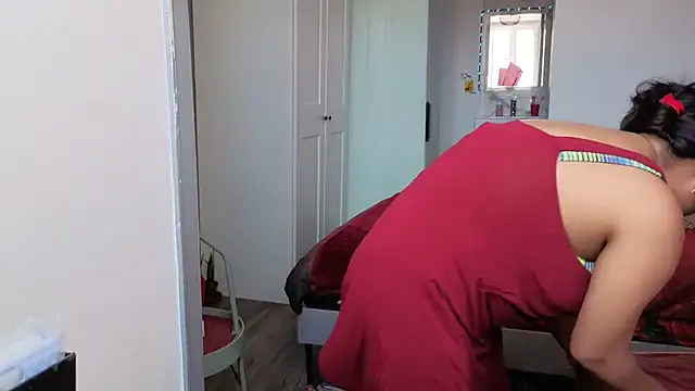 HotSpicyGujju's Live XXX Chat