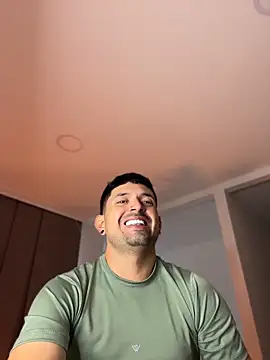 TroyeSavage Live XXX-chat