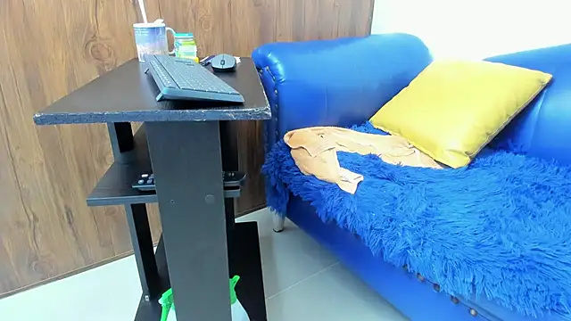 Mature_Skinny Adlı Modelin Canlı XXX Sohbeti