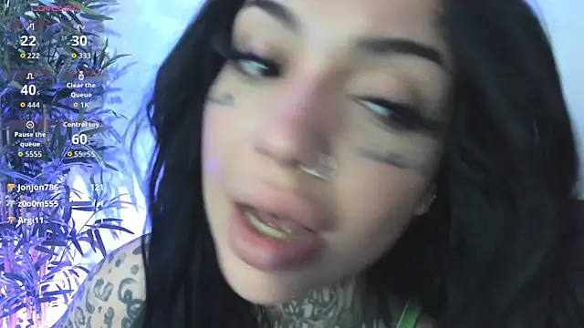 CreamyInkky_ Adlı Modelin Canlı XXX Sohbeti