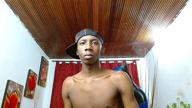 milo018: απευθείας συνομιλία ΧΧΧ