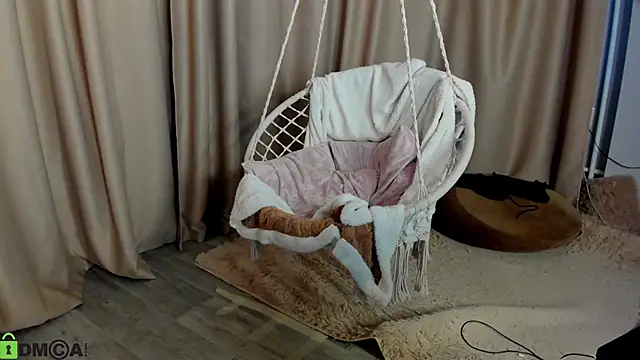 Riddle_Lay Chat XXX live