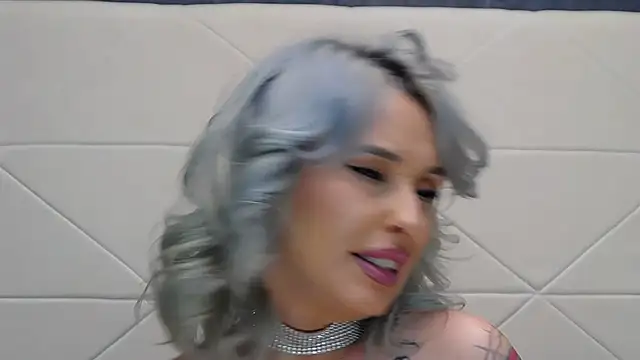 IssaSmith – Live XXX-chat