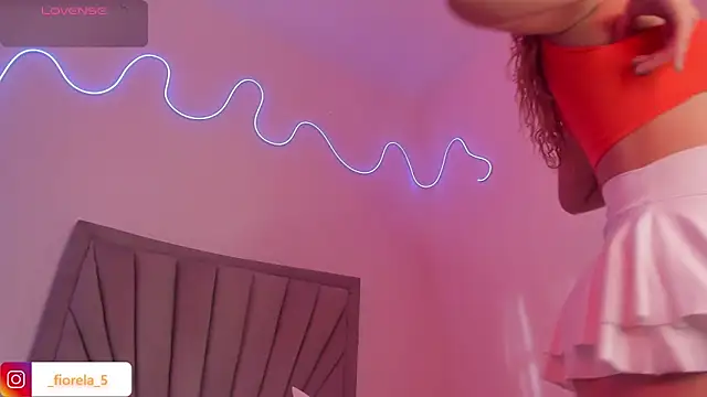 Fiorela_1 élő XXX-chatje