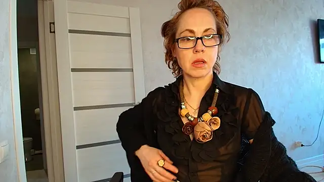 LioraWeiss' Live XXX Chat