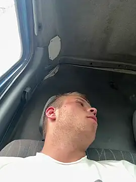 Pokazy przed kamerką – Alaggin111