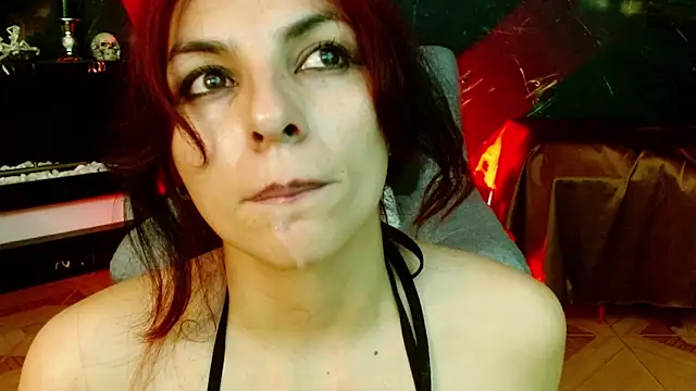 Pokazy przed kamerką – julieth_sex1