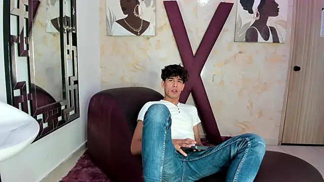 PRETTY_COCK1: διαδικτυακό σόου στην κάμερα