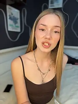 MilaMoone élő XXX-chatje