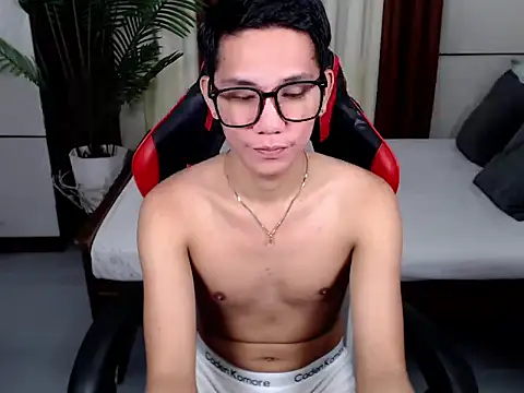 Show modela drinkmycumx na web-kameri