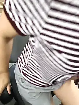 Heni6368 Adlı Modelin Canlı XXX Sohbeti