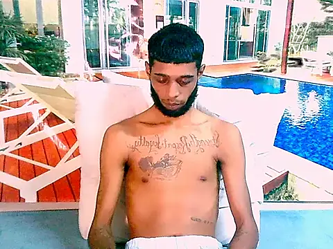 Онлайн чат XXX CharmingIndian1