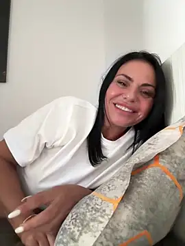 KimKelly13 Adlı Modelin Canlı XXX Sohbeti