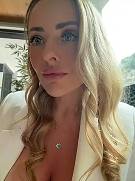 EmaSalis' Live XXX Chat