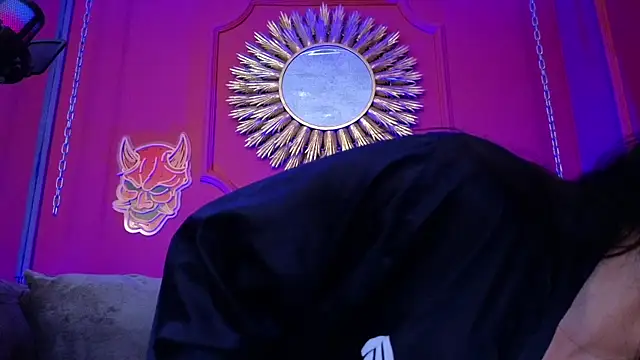 Julieta_Russell 现场XXX聊天