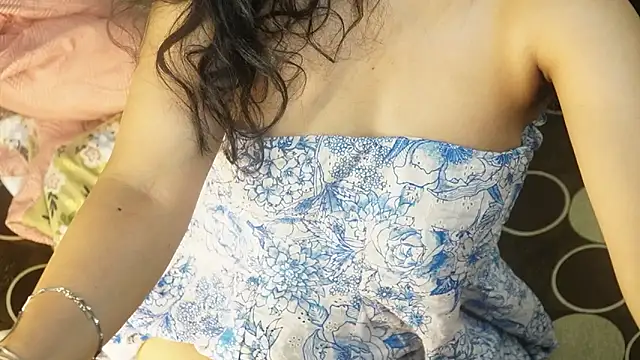 -AyeshaSinghania- élő XXX-chatje