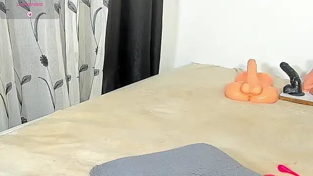 CREAMY_BUBBLEGUMのライブXXXチャット