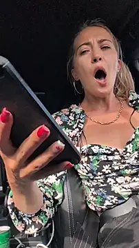 Risky_girl23_ webcam show