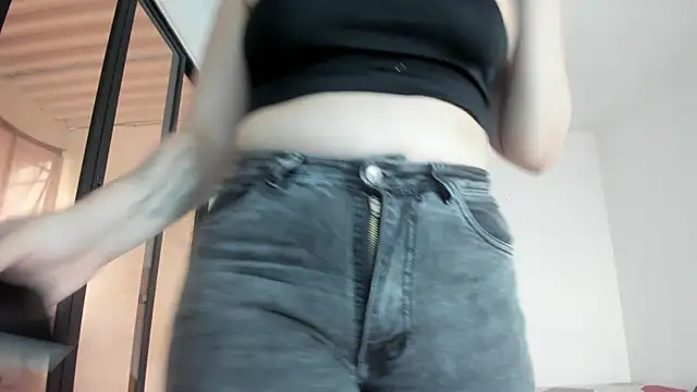 julinee_smithh's Live XXX Chat