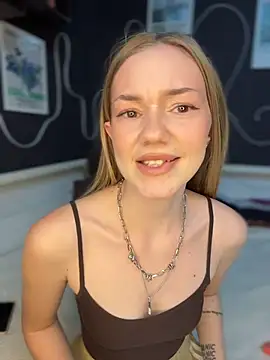 MilaMoone élő XXX-chatje