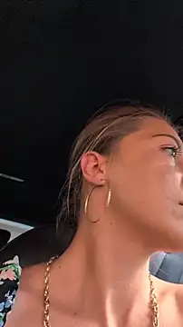 Risky_girl23_ Show Webcam