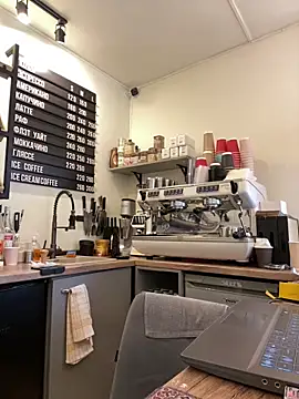 cinnabon_: διαδικτυακό σόου στην κάμερα