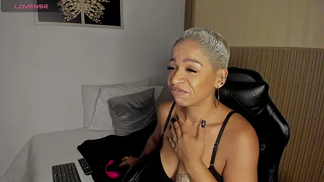 Chat XXX en directo de summer_night_