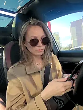 CompactBaby: διαδικτυακό σόου στην κάμερα