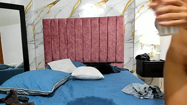 Show modela ErosandAfroditax na web-kameri