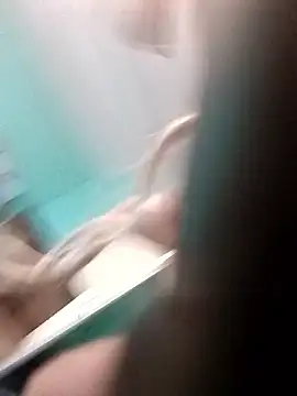 Lowerbottomboi: διαδικτυακό σόου στην κάμερα