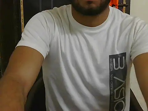 Stubborndesiboy: онлайн-секс-чат