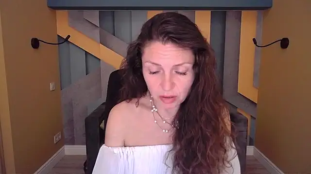 EllaLong élő XXX-chatje