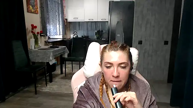 Reginasmilee 现场XXX聊天