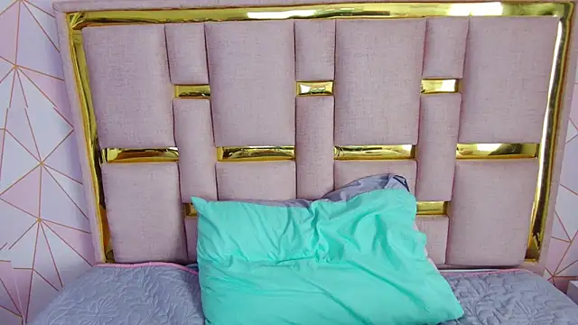 NinaChan_ élő XXX-chatje