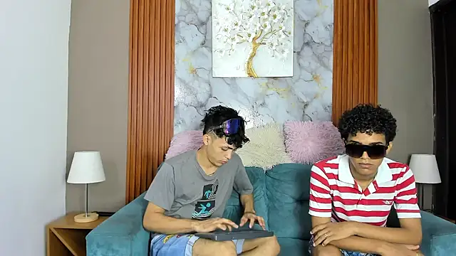 عرض كام VERY_HOT_GUYS