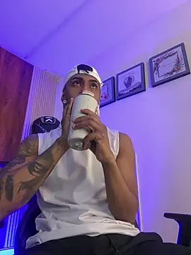 Latinmoster_boss' Webcam Show