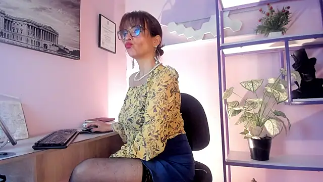 Chat +18 de milenahot__69 ao vivo