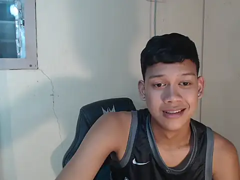 Show modela UrAsian_Turjak na web-kameri