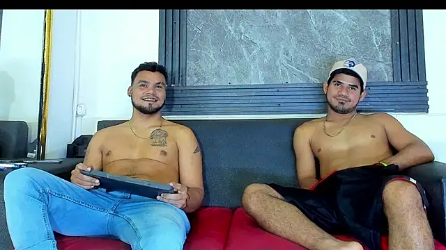 Show modela Latins_on_fire na web-kameri