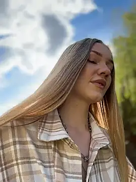 MilaMoone: онлайн-секс-чат